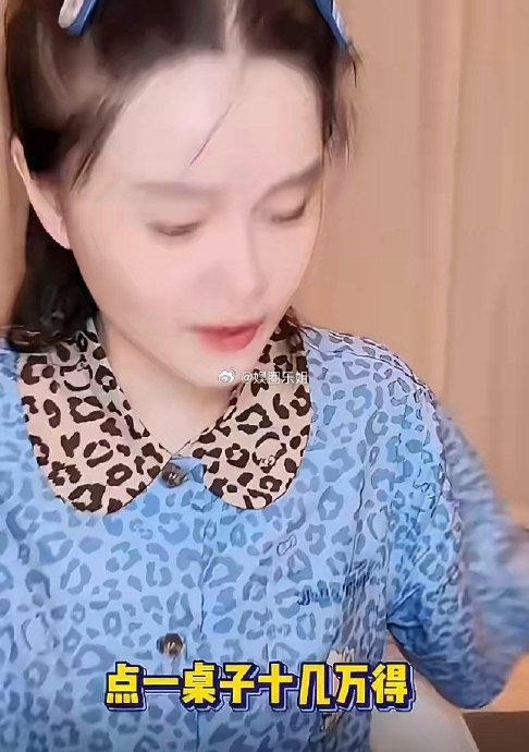 赵本山女儿球球在直播中是如何具体回应父亲赵本山近况的？