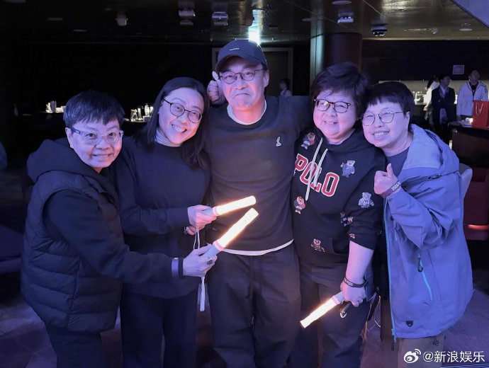 娱乐圈内有哪些明星好友出席了孙燕姿的演唱会或表达了支持？