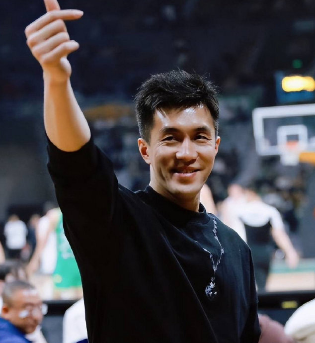 郭艾伦“再爬起来一次”的承诺，意味着他未来职业生涯的规划是什么？