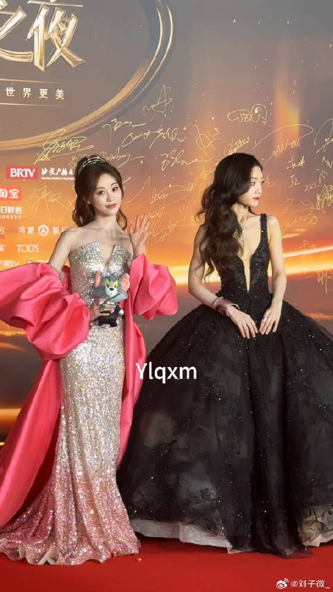 希林娜依高 两位不同风格美女同框好养眼 祝绪丹玛丽猫造型美出新高度