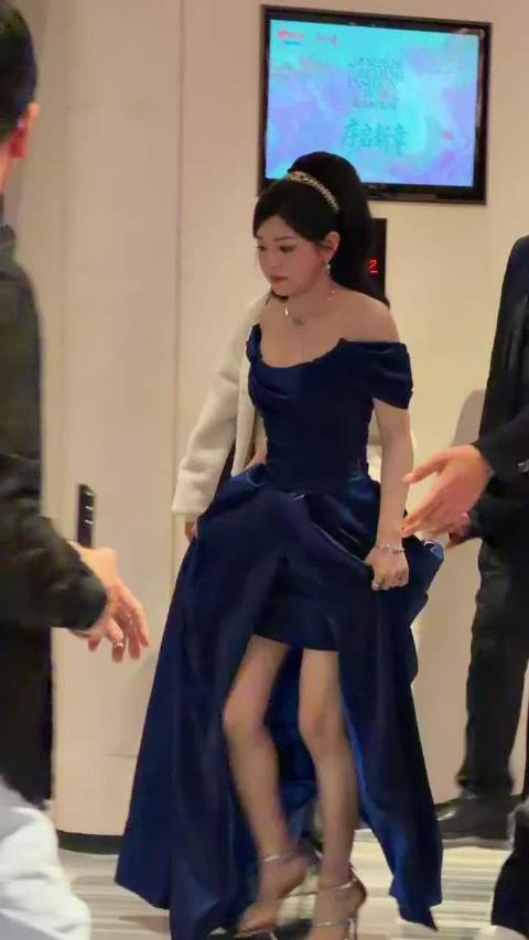 今天美美的公主@陳妍希michelle 上班了