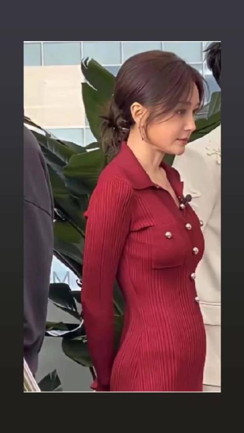 46歲女星凸肚被拍!一見鏡頭「秒吸收腹」驚人對比曝