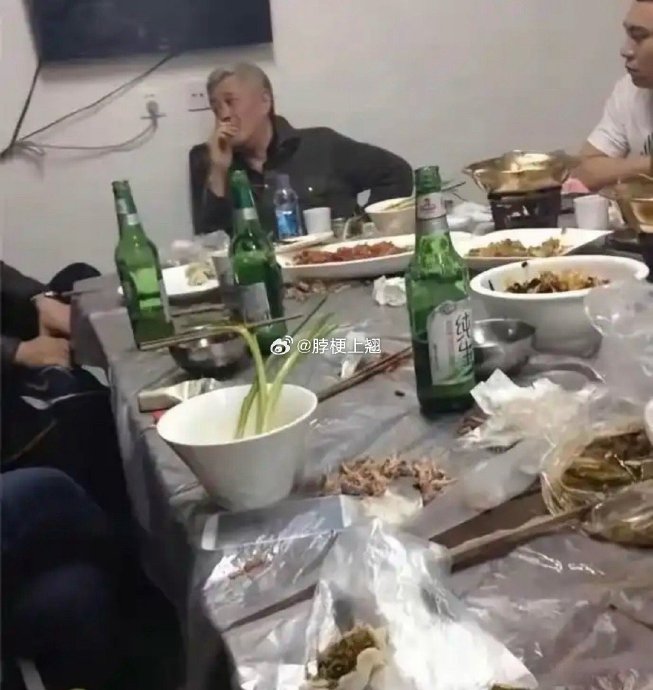 赵本山退休近况曝光：背手遛鸟穿旧鞋，女儿曝其健康比钱重要