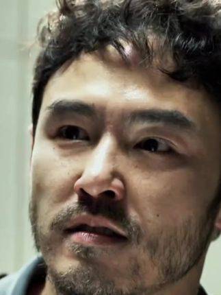 “你清楚的，我向来不轻易为嫌犯说话”