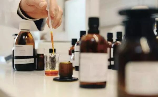 香水小知识 | 香水也有区别?深层剖析沙龙香与商业香!