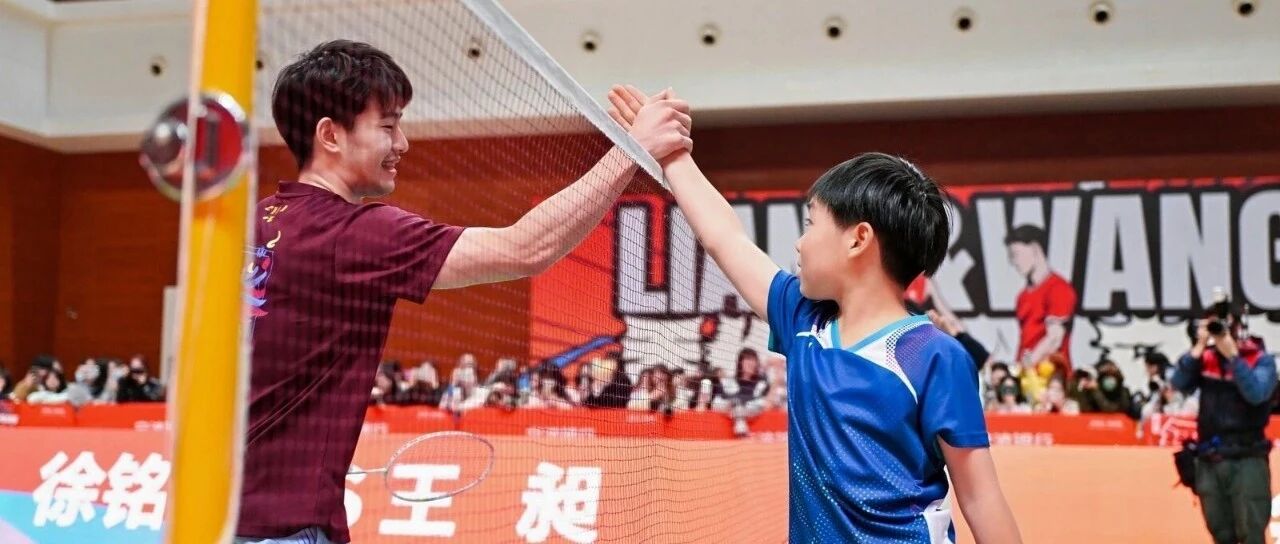 太燃了！宁波小球手硬核“约战”世界冠军，王昶赛后笑称：汗透了！