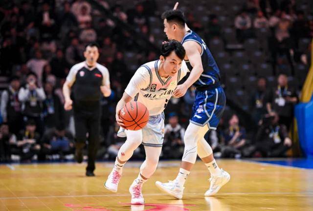 CBA全明星正赛：南区战胜北区徐杰35+7三分获MVP迪亚洛41+9