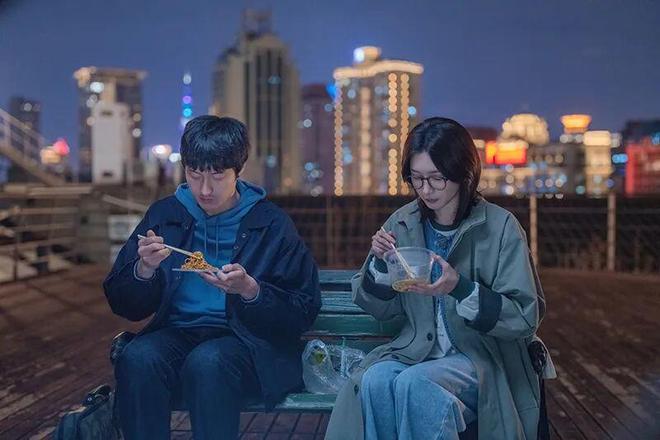 从饭搭子到恋爱未满，王传君江疏影演绎别样上海味道