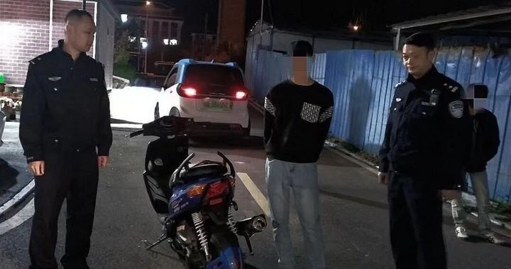 拆消声器、改装排气管……少年爆改摩托“炸街”双双被截！