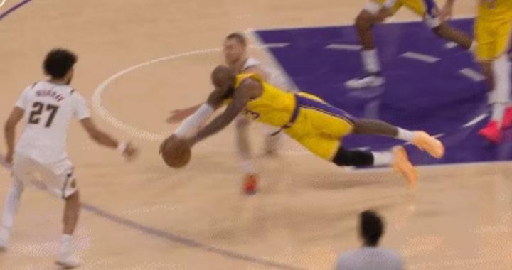 慎入！詹姆斯晒伤口！直呼好疼！老头太拼了