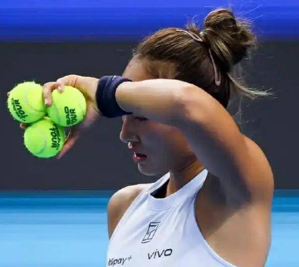 郑钦文高调备战低调退赛复出时间再度推迟