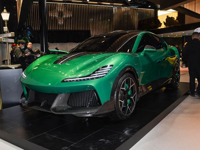 追觅全新中大型SUV概念车亮相，车头撞脸兰博基尼，超跑风格拉满