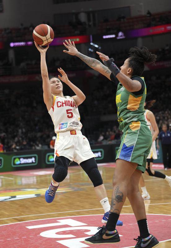 世界杯资格赛-韩旭22+8王思雨17分中国女篮胜巴西