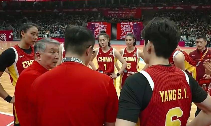 球迷集体呼唤李梦回归?中国女篮晋级了，宫鲁鸣主动求变