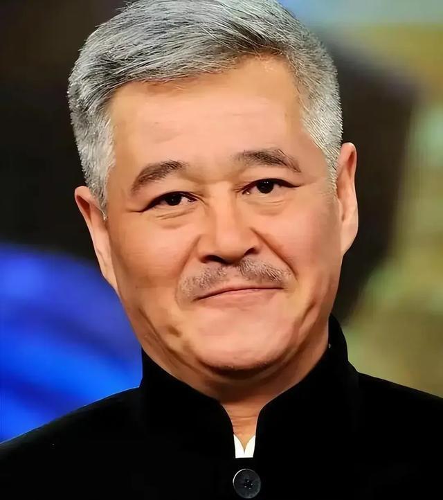 69岁赵本山近况曝光！女儿直播透露：已彻底退圈，每天跑步遛鸟