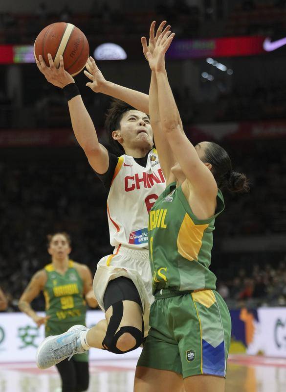 韩旭12分杨舒予8分5助中国女篮半场4分领先巴西