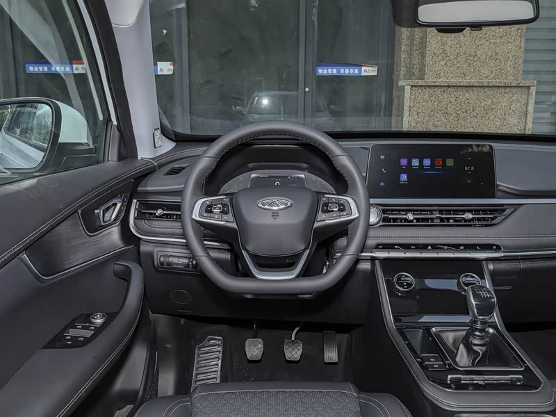 瑞虎8方向盘偏右怎么回事