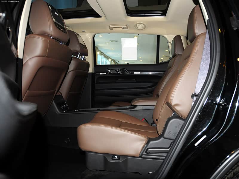 二手林肯加长版的车内空间实际使用体验如何?