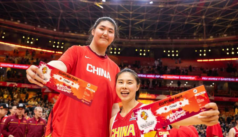 女篮晋级世界杯引发质疑！前队长直言集训时间过长，宫鲁鸣战术风格被批老套