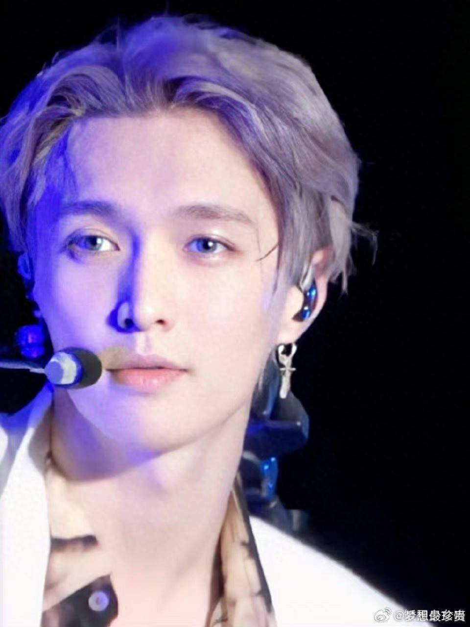 范世锜张艺凡聚餐后同回小区