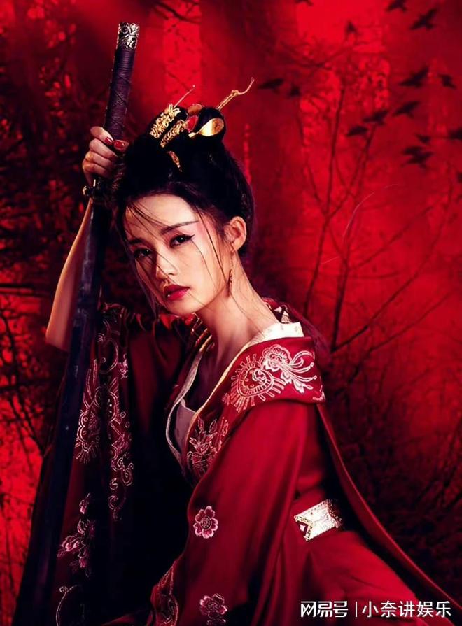 李沁《请君》红衣造型路透