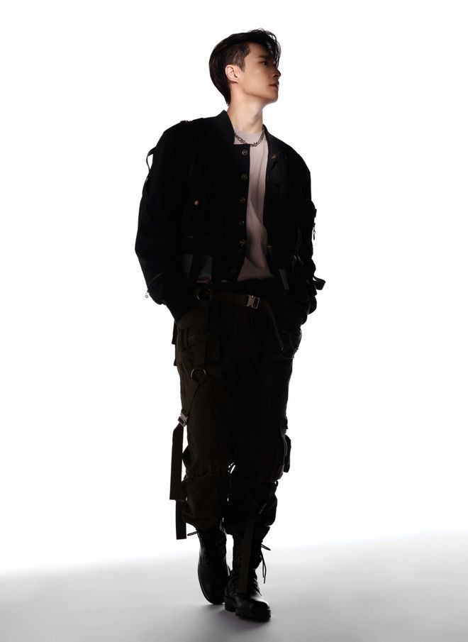 张艺兴EXO回归预告照公开，特别专辑6月发行