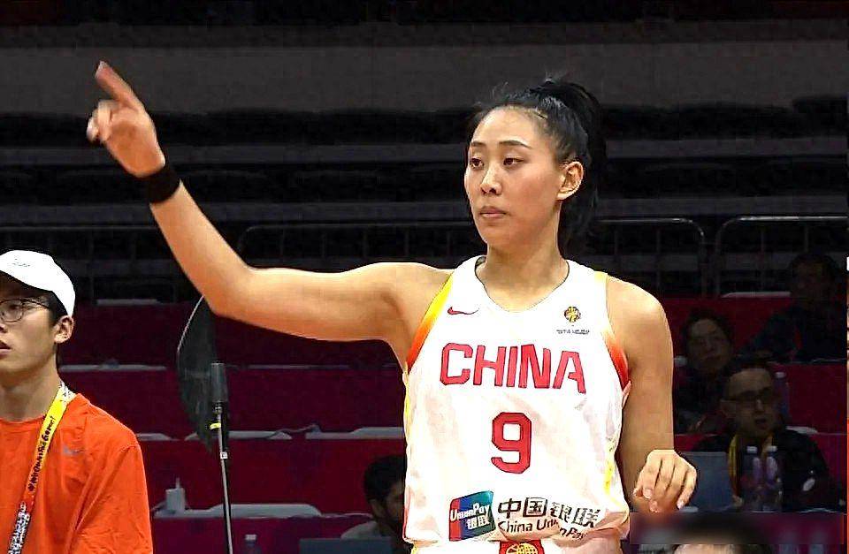 女篮锋线告急！李梦缺席，唐子婷难堪大用，宫指导这用人谁看懂？