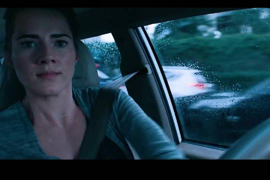 男子高速遭持手机歹徒追杀,通讯录住址全泄露