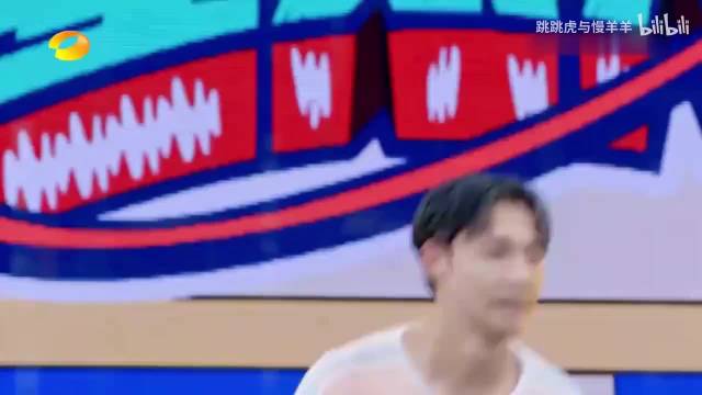 杨迪跳舞有多好玩？和GAI跳爱你笑翻众人，张艺兴笑的直不起腰