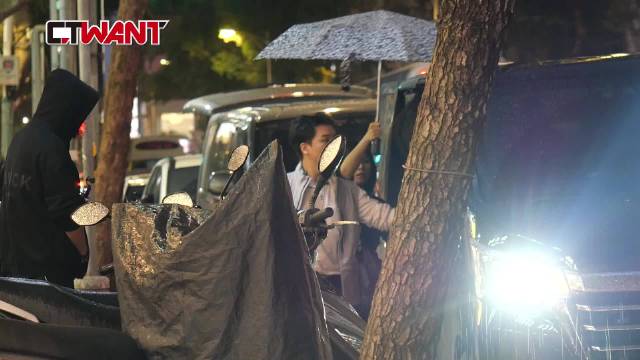 小S复工拍摄结束后和友人喝醉酒，哭着跑去范玮琪家