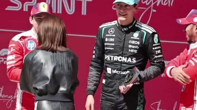 尴尬！吴艳妮为F1中国站颁奖，F1官方晒图裁掉吴艳妮