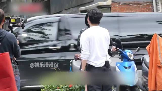 小S深夜情绪崩溃，赴陈建州范玮琪家痛哭