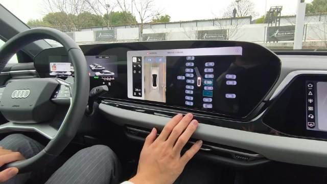 奥迪A5L自动泊车灵敏精准，新手轻松操作