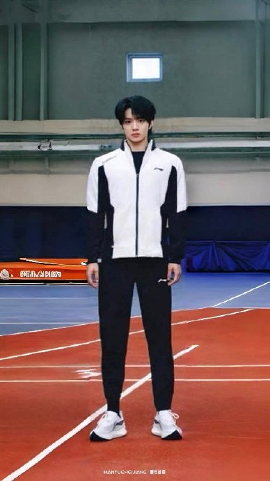 刘耀文发布的Vlog里关于‘跑步戏’拍摄的幕后花絮具体是什么情况？