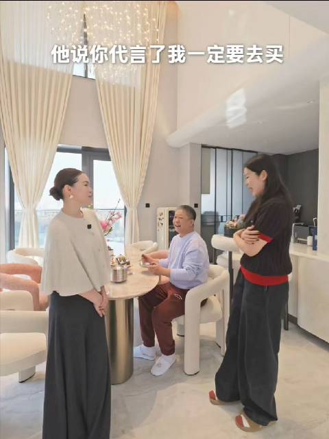 贾一凡称爸爸痴迷lulu服饰，连蛋糕也五颜六色