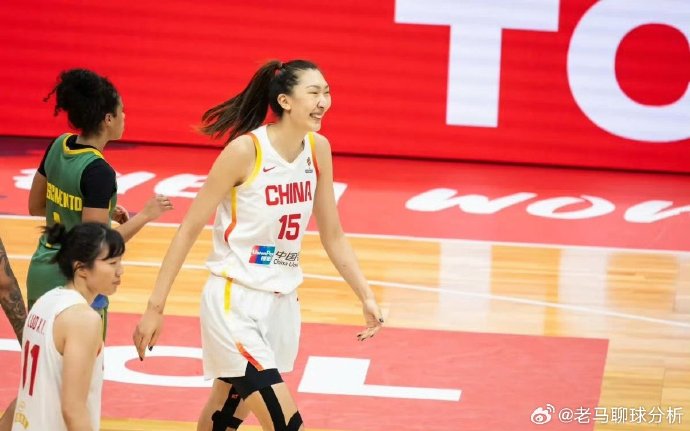 张子宇的崛起对中国女篮内线组合以及老将韩旭、李月汝的角色有何影响？