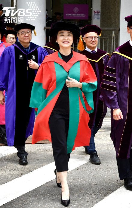 林青霞在2024年台湾清华大学毕业典礼上的致辞具体说了什么？