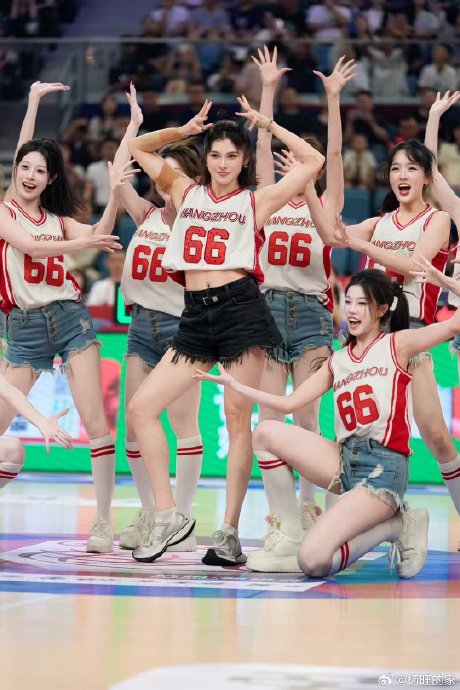 这次跨界同框对吴艳妮的运动员形象和个人品牌有何影响？