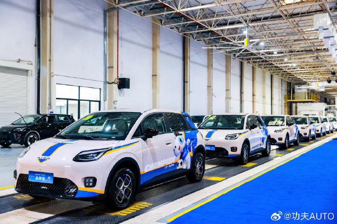 诺言终兑现！23台“永冲锋”版埃安UT交付湘超冠军永州队