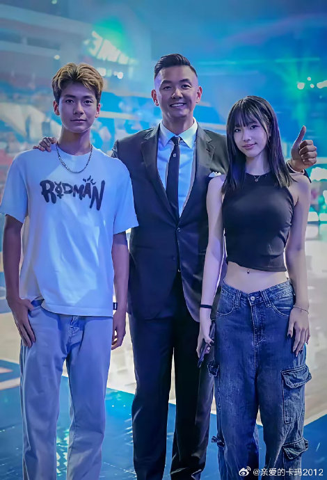 范玮琪和黑人夫妇对孩子的教育方式是什么样的？