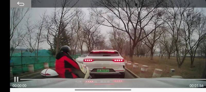 没有危险爸爸就是最大的危险，不知道情况的还以为是视频车撞的呢