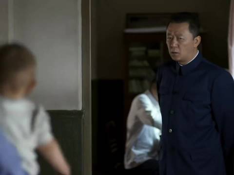 《父母爱情》德华操持家务显泼辣善良，梅婷郭涛演绎年代亲情