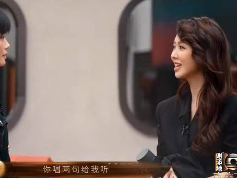 fifi又开始调皮了春春害羞慌乱的样子也好可爱哈哈哈 薛凯琪‖李宇春