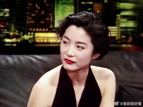 林青霞自嘲自己下巴像屁股，很喜欢钟楚红
