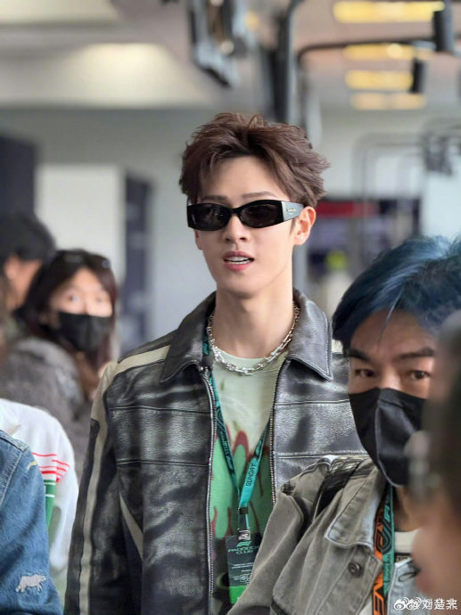 网友们如何看待林志颖和李昀锐这次跨越代际的同框互动？