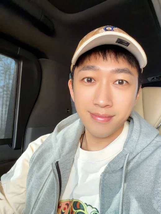 于正对于AI技术在影视行业中的应用持什么观点？