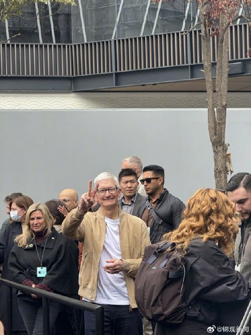 吴艳妮在这次苹果成都活动中与李宇春、库克具体聊了什么？