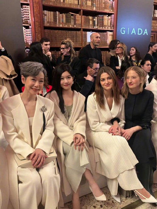 陈妍希在米兰时装周的状态和她的个人事业近况如何？