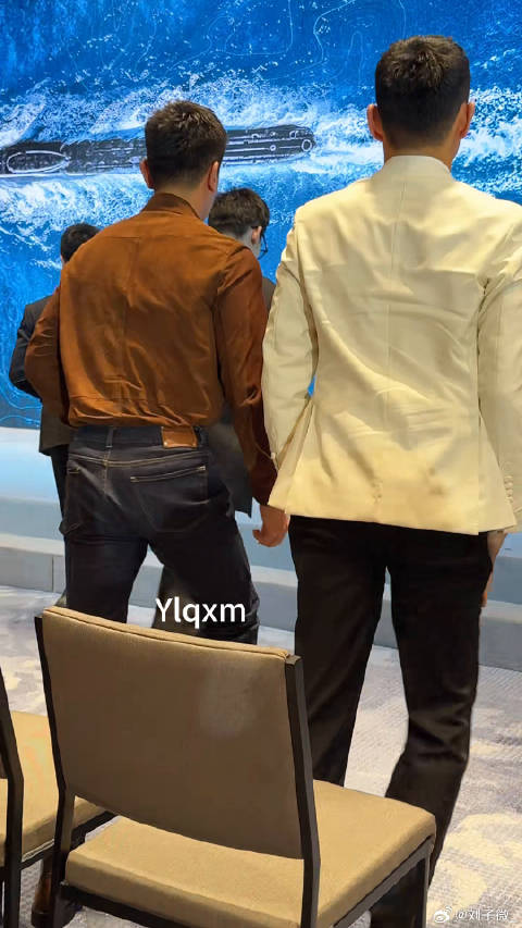 黄轩于适杜江王彦霖硬汉同框 于适 王彦霖 硬汉同框 满屏的荷尔蒙好帅！