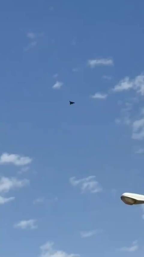 伊朗的 飞天小摩托